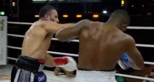 Em luta exótica, Kleber Bambam nocauteia Davi Brito (veja o vídeo)