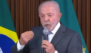 Após incitar enforcamento de Flávio, Lula volta a atacar o senador