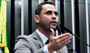 Não sou aliado do Lula, sou aliado do povo, afirma Cleitinho ao defender fim da escala 6×1