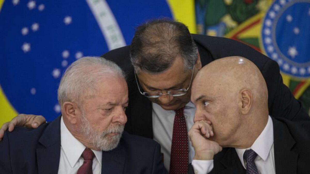 Em novo processo, repleto de nulidades, Dino atende Moraes e marca data para julgamento