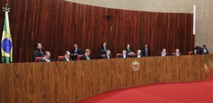 Antes mesmo da eleição, TSE é acionado para atingir a família Bolsonaro