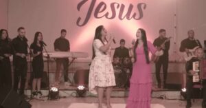 Morre conhecida cantora gospel aos 38 anos