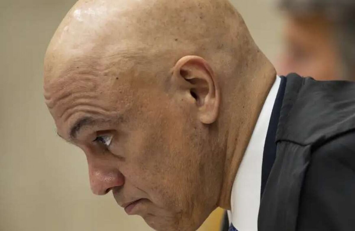 Moraes diz não a simples pedido de Filipe Martins