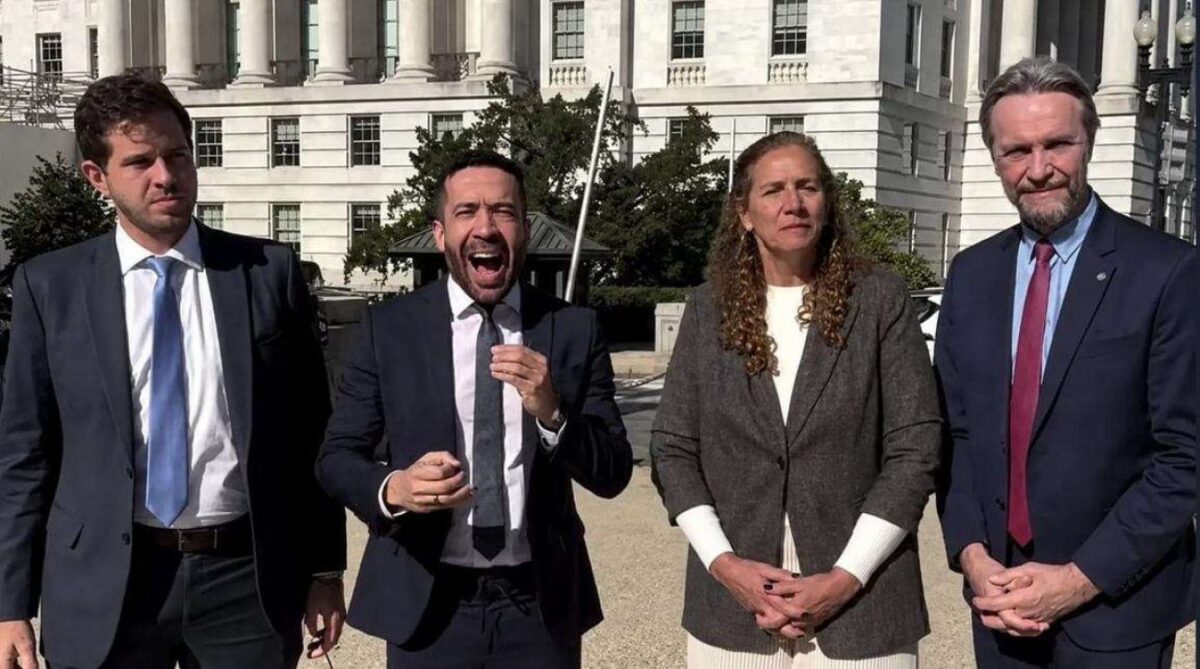 A séria ameaça desferida contra Flávio nos EUA por 4 deputados aloprados