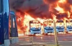 Incêndio de grandes proporções atinge garagem e destrói 27 ônibus em BH (veja o vídeo)