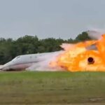 URGENTE: Avião explode após cair em aeroporto (veja o vídeo)