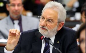 Deputado idoso do PSOL mente descaradamente em debate e acaba desmascarado e desmoralizado (veja o vídeo)