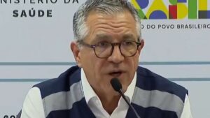 Mortes e reações graves são investigadas após vacina que acaba de ser suspensa pelo Governo Lula