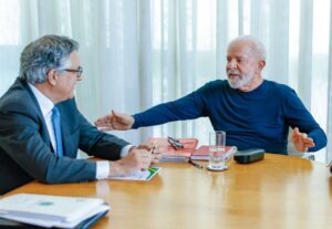Em notícia chocante e sinal de alerta, ministro de Lula se obriga a falar sobre a vacina