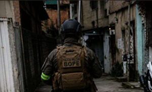 PM entra em confronto direto com bandido envolvido em 31 homicídios durante operação no RJ