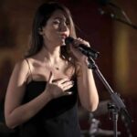 Irã condena cantora a 74 chicotadas e o motivo é revoltante