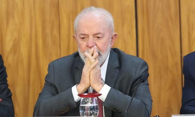 Lula é encurralado por André Mendonça e vergonhosamente recua