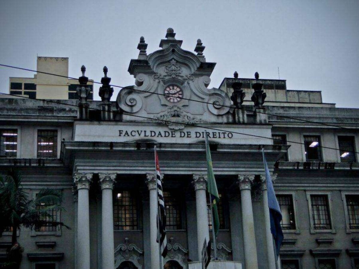 Jurista esquerdista, ex-professor da USP, vira réu por estupro após denúncia de 10 ex-alunos