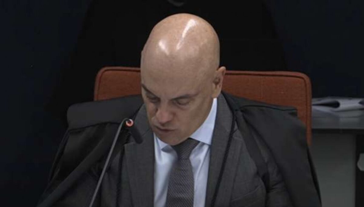 Moraes solta frase ameaçadora sobre Bolsonaro ter arma em casa
