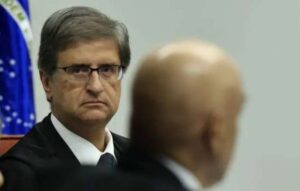 URGENTE: PGR se manifesta sobre caso da arma de Bolsonaro