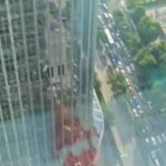 Surgem imagens do acidente de avião que atingiu o mais alto prédio de Pequim (veja o vídeo)