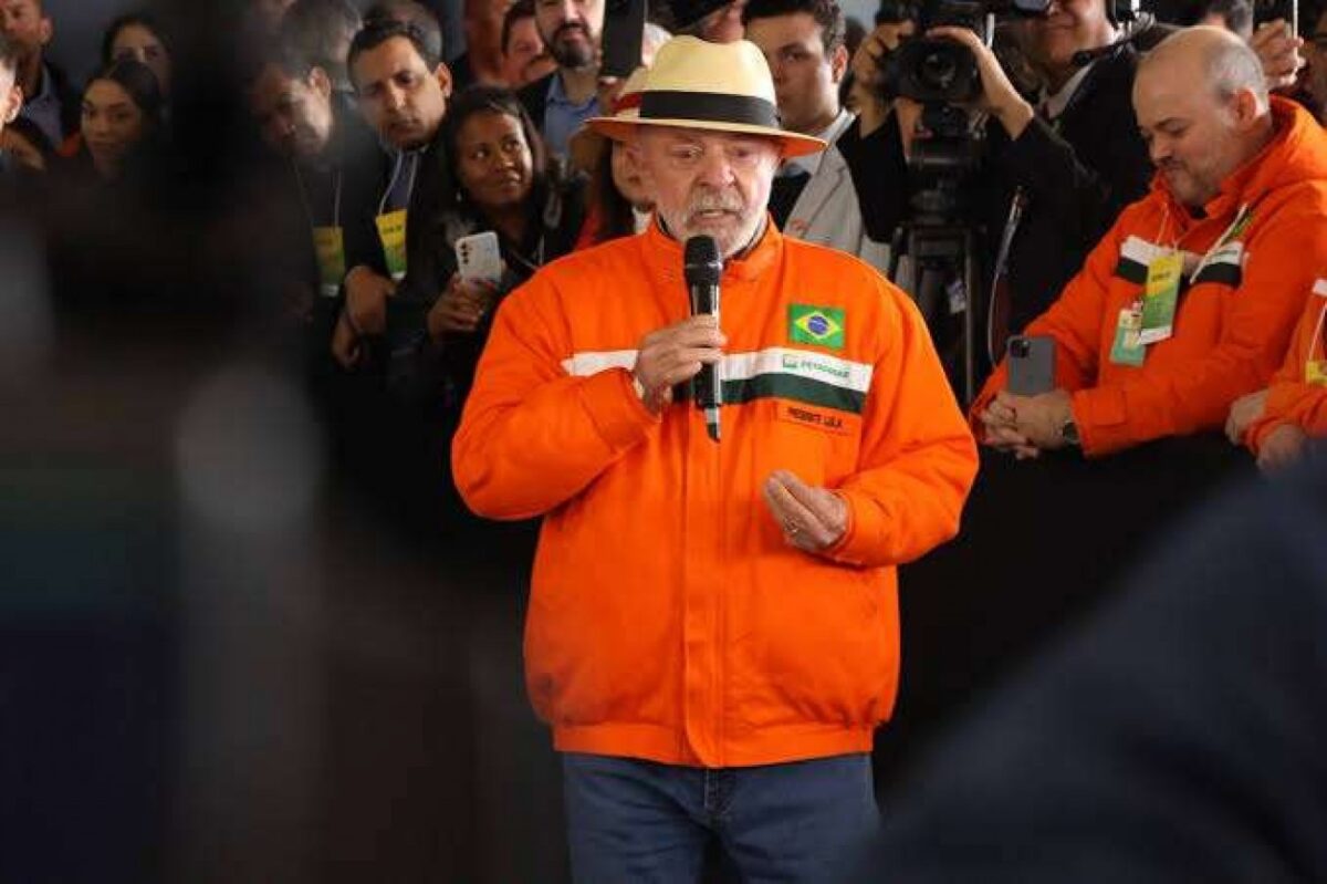 Lula discursa, comete nova gafe, é corrigido, mas ignora…