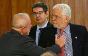 PT em queda livre: Lula frita Jaques Wagner