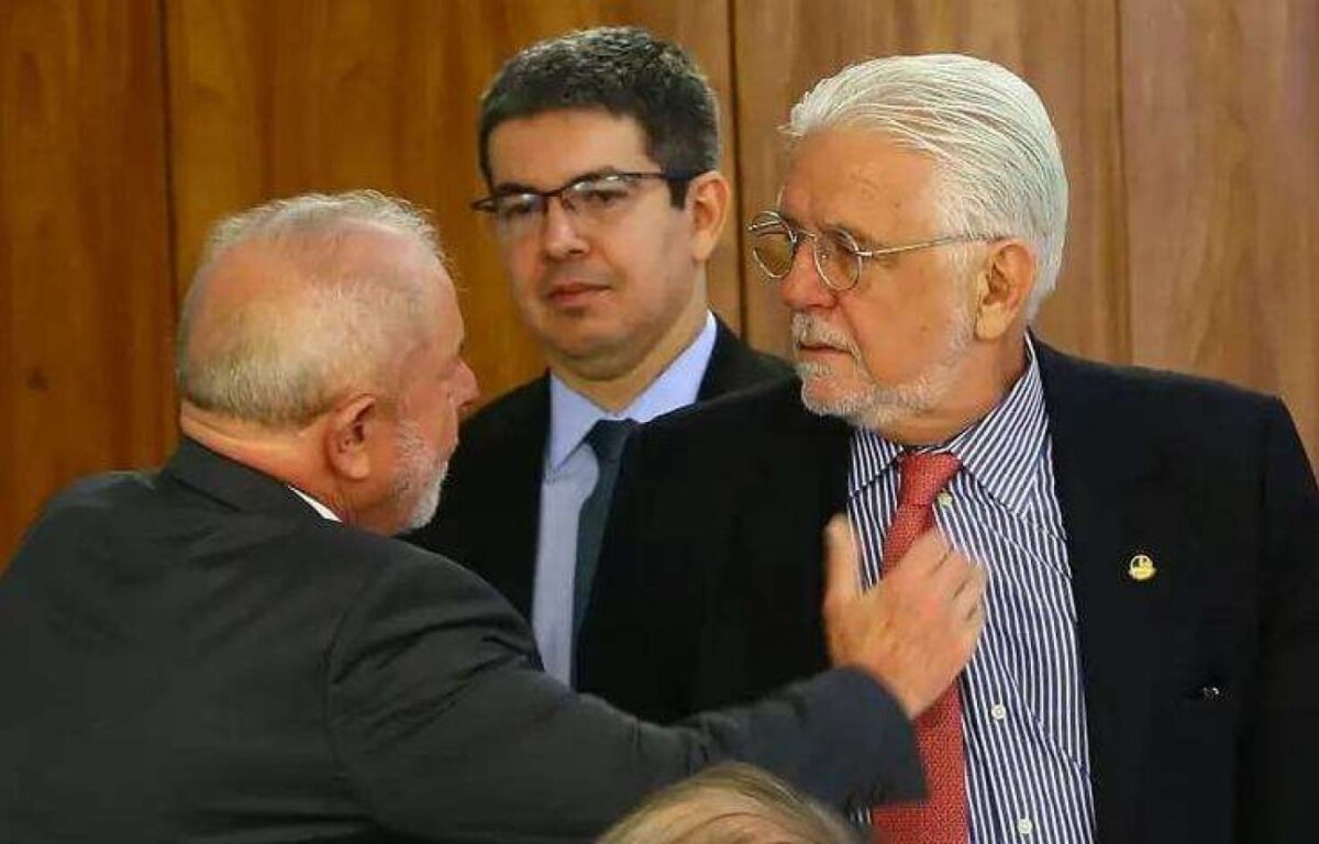 PT em queda livre: Lula frita Jaques Wagner