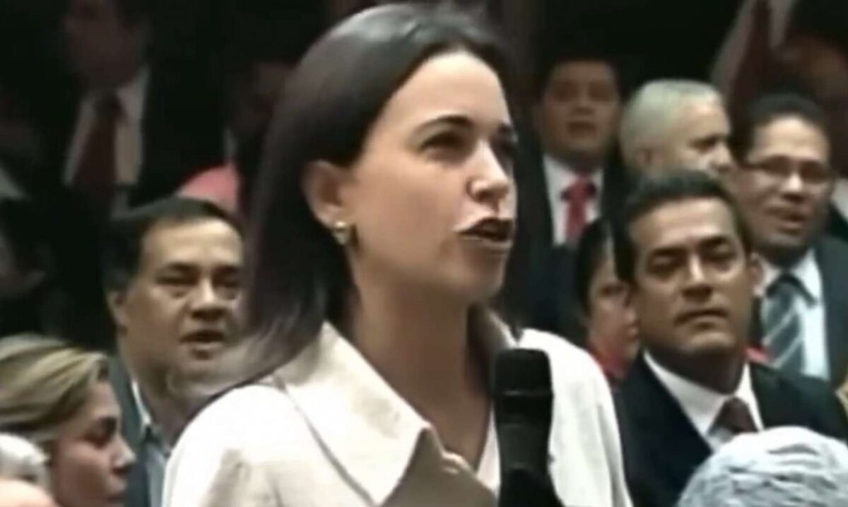 Finalmente, Maria Corina anuncia o seu retorno à Venezuela