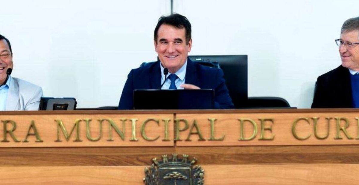 Polícia faz operação e surpreende o presidente da Câmara Municipal de Curitiba
