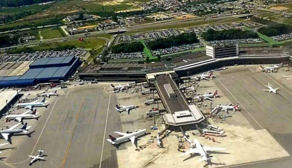 Falha técnica interrompe tudo em dois dos principais aeroportos do país