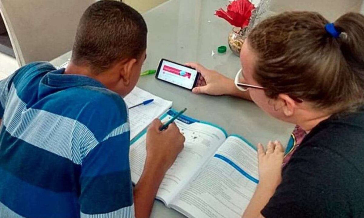 Organização internacional assume defesa de casal condenado por educar filhas em casa: Motivação ideológica