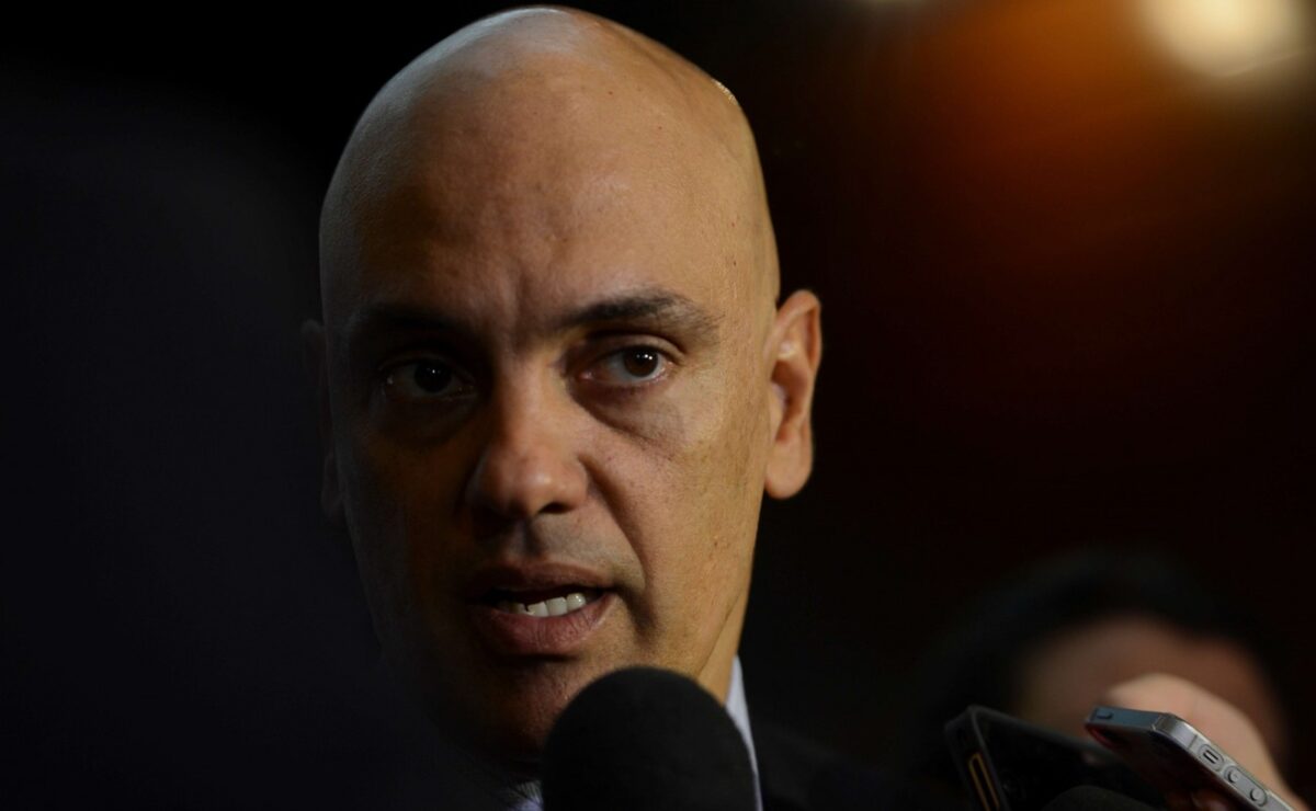 Em decisão sobre prisão, Moraes dá 48h a Bolsonaro