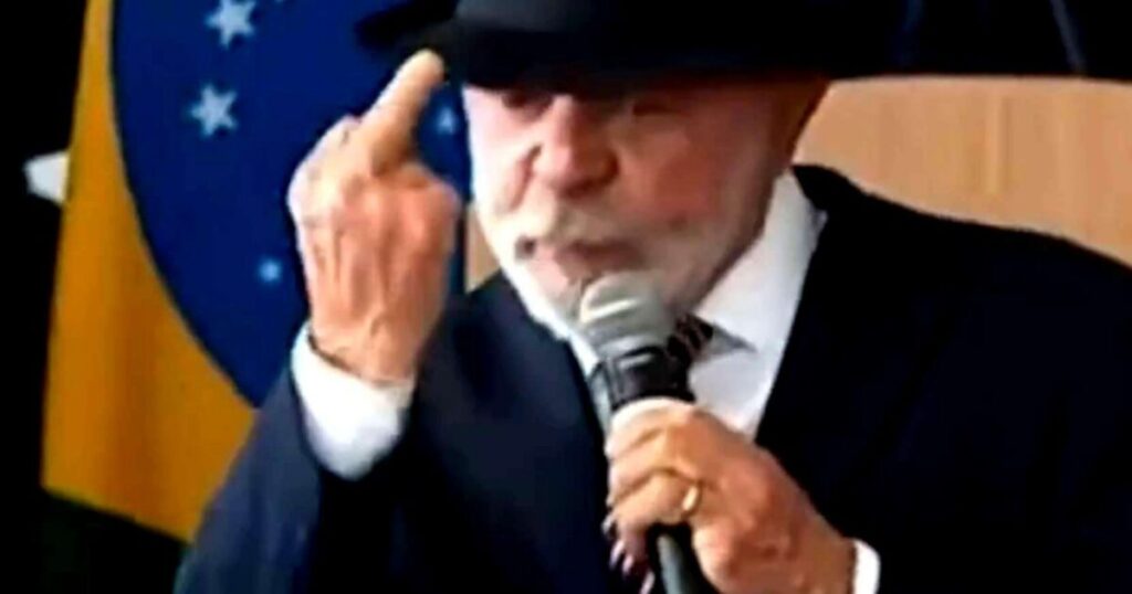 Dedo do meio de Lula foi para os brasileiros de bem