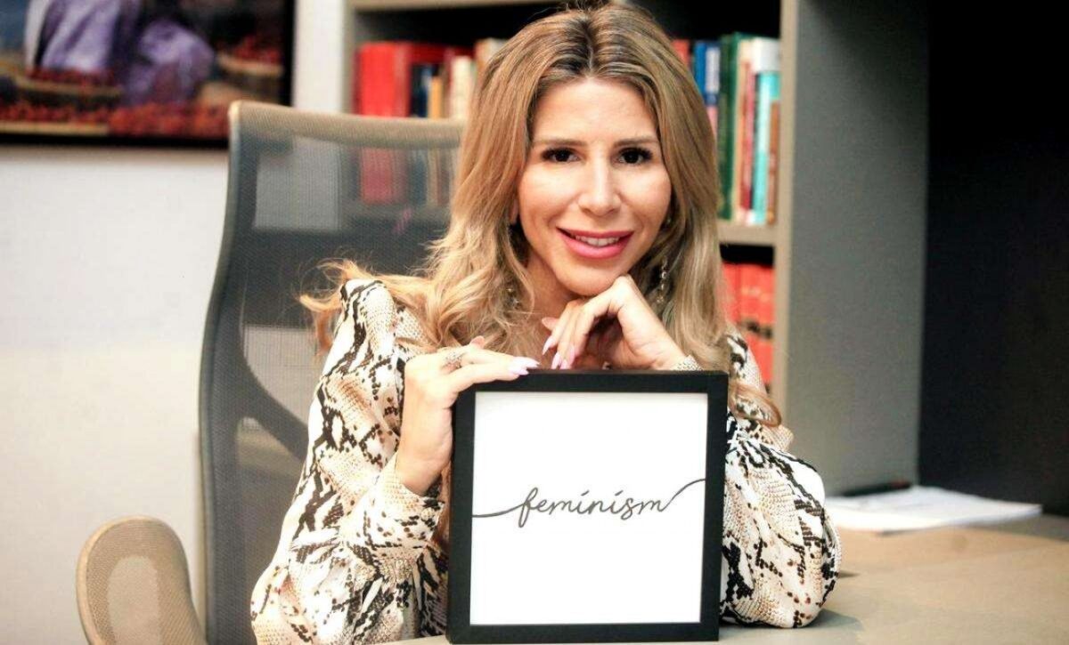 Escritório de advogada feminista de extrema-esquerda é investigado por desvio milionário do dinheiro de clientes (veja o vídeo)