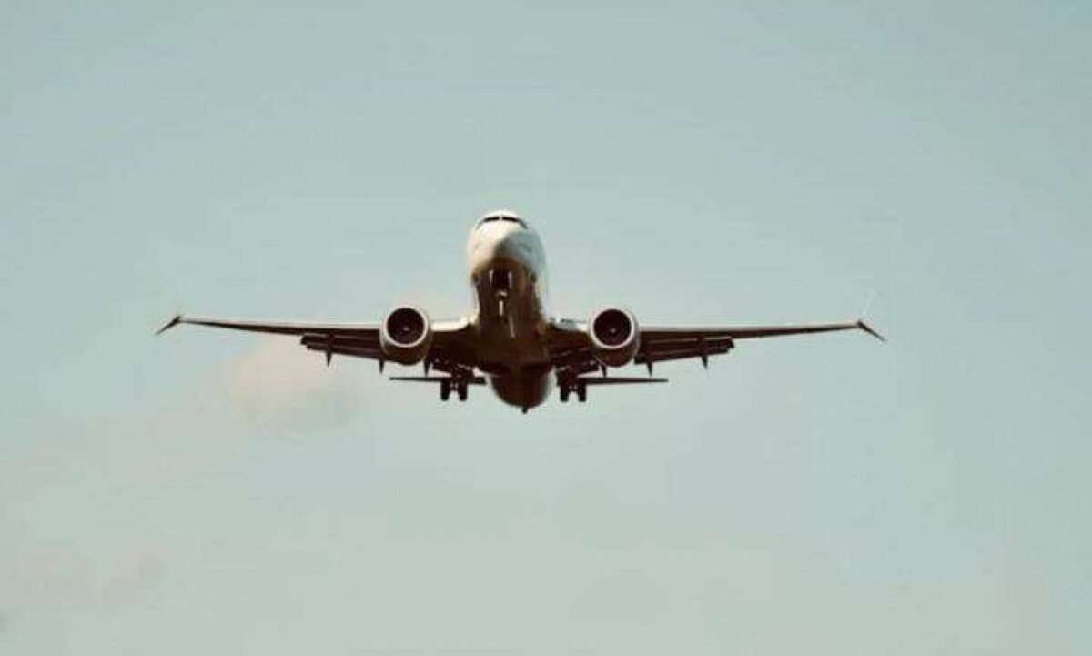 Janela se desprende de avião em pleno voo e passageiro é sugado