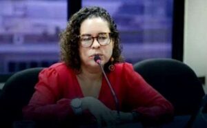 Promotora que disse que era inconstitucional citar o nome de Deus em evento vira alvo de denúncia
