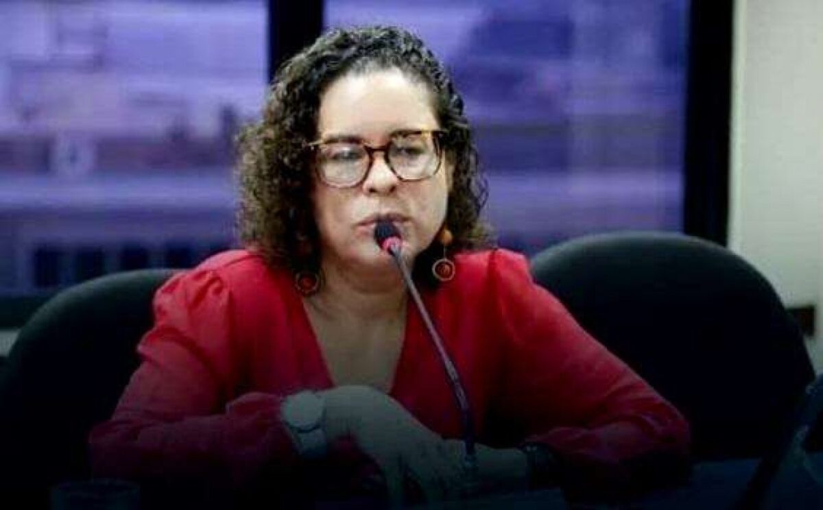 Promotora que disse que era inconstitucional citar o nome de Deus em evento vira alvo de denúncia