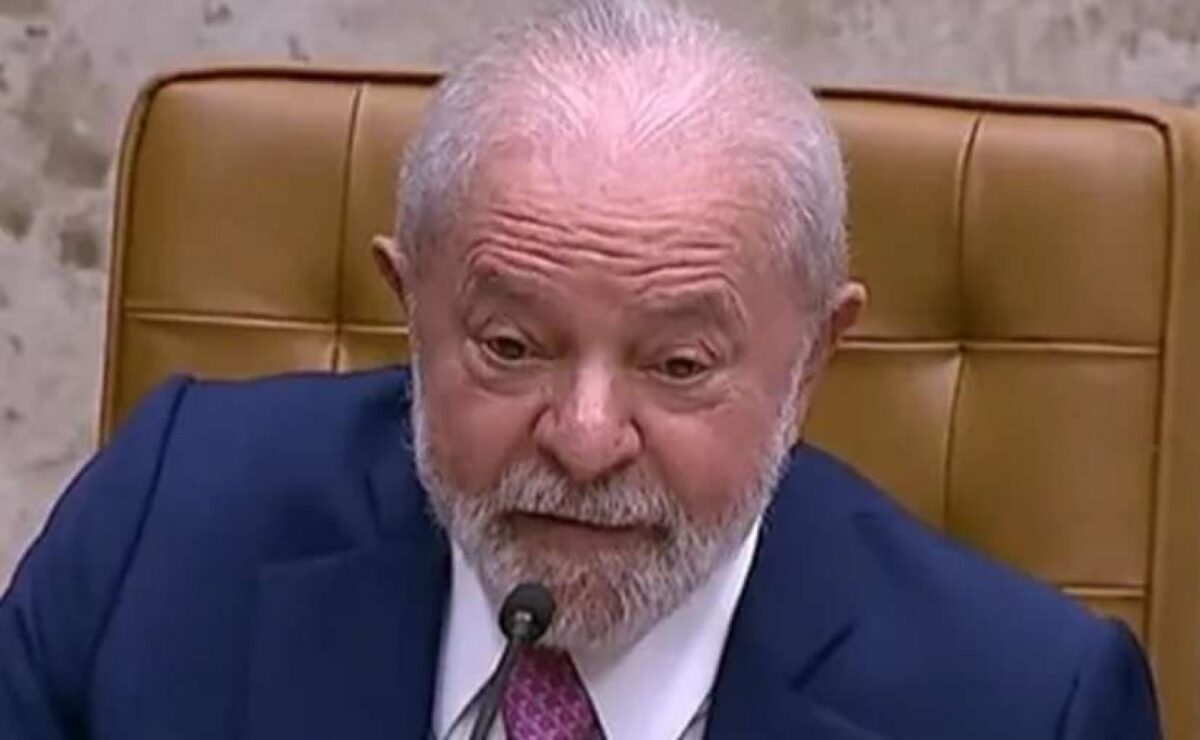 Governo Lula concede passaporte diplomático à ex-ministra do STF