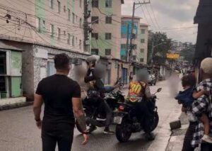 Gabriel Monteiro entra no Complexo do Alemão e faz resgate emocionante (veja o vídeo)