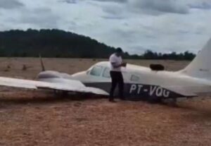 Motor de avião que transportava deputado falha em pleno voo