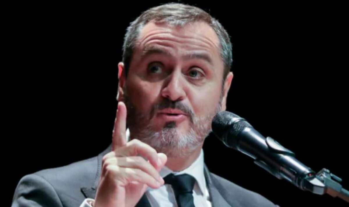 Flávio Bolsonaro encurrala e aplica lição no chefe da PF de Lula