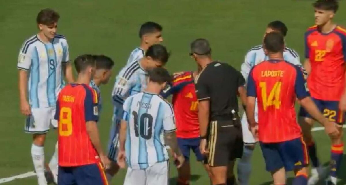 URGENTE: Final da Copa do Mundo pega fogo e vai para a prorrogação