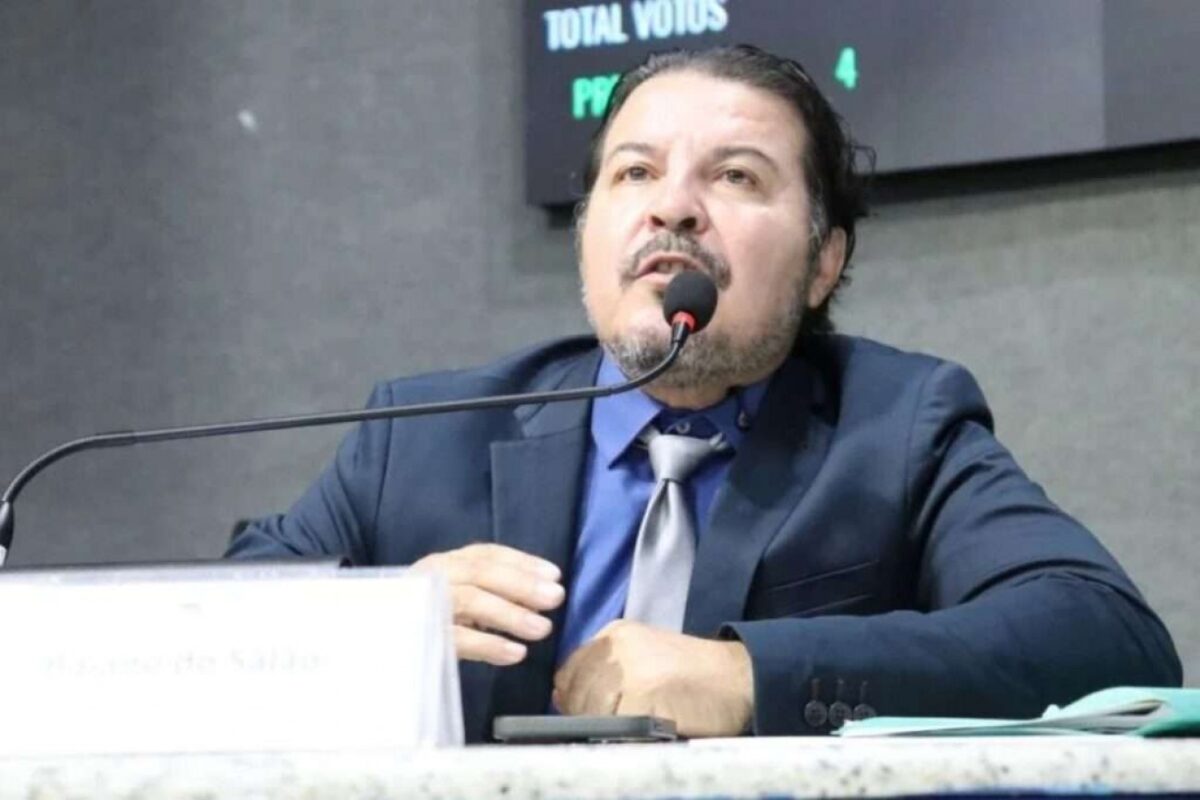 Parlamentar condenado por crime deplorável contra criança de 5 anos, põe tornozeleira e deve perder o mandato