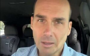 A bofetada de Eduardo Bolsonaro…