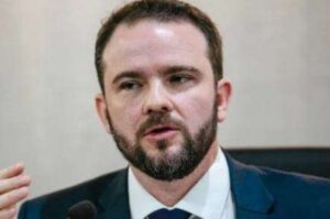 Governo Lula chuta o pau da barraca e já admite rombo fiscal bilionário