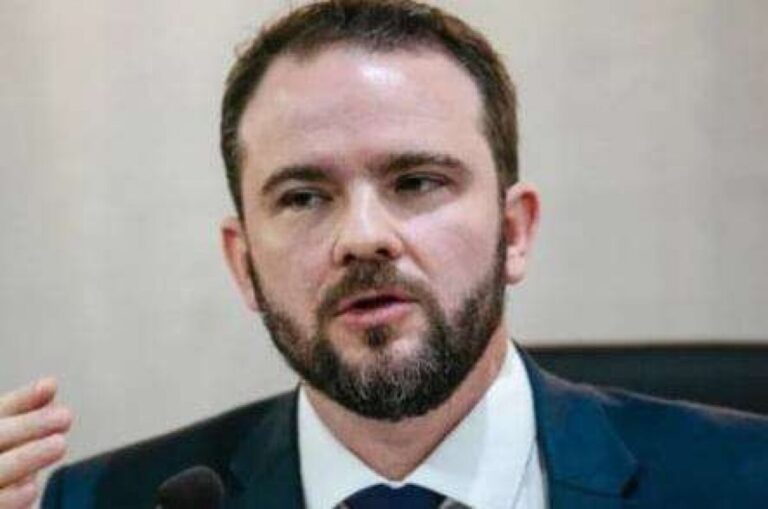 Governo Lula chuta o pau da barraca e já admite rombo fiscal bilionário