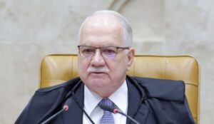Fachin surta após Milei chamar Alexandre de Moraes de lixo