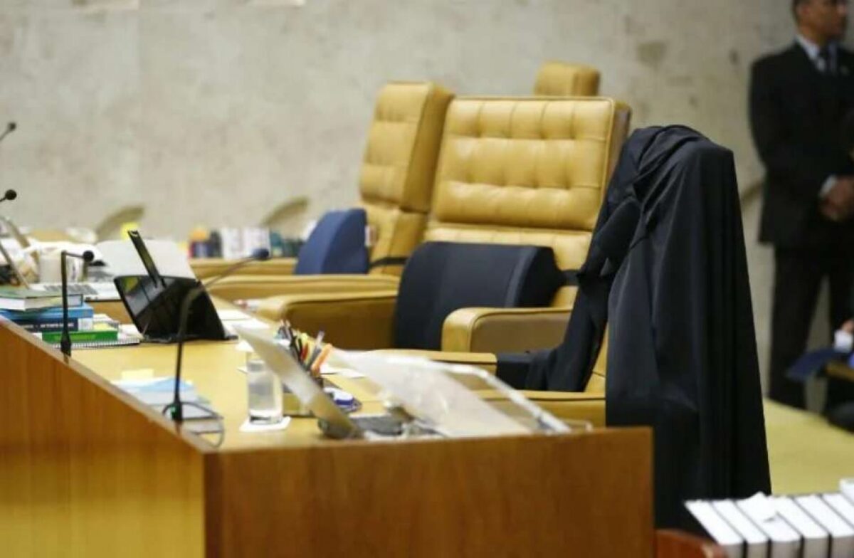 Morre ex-ministro do STF