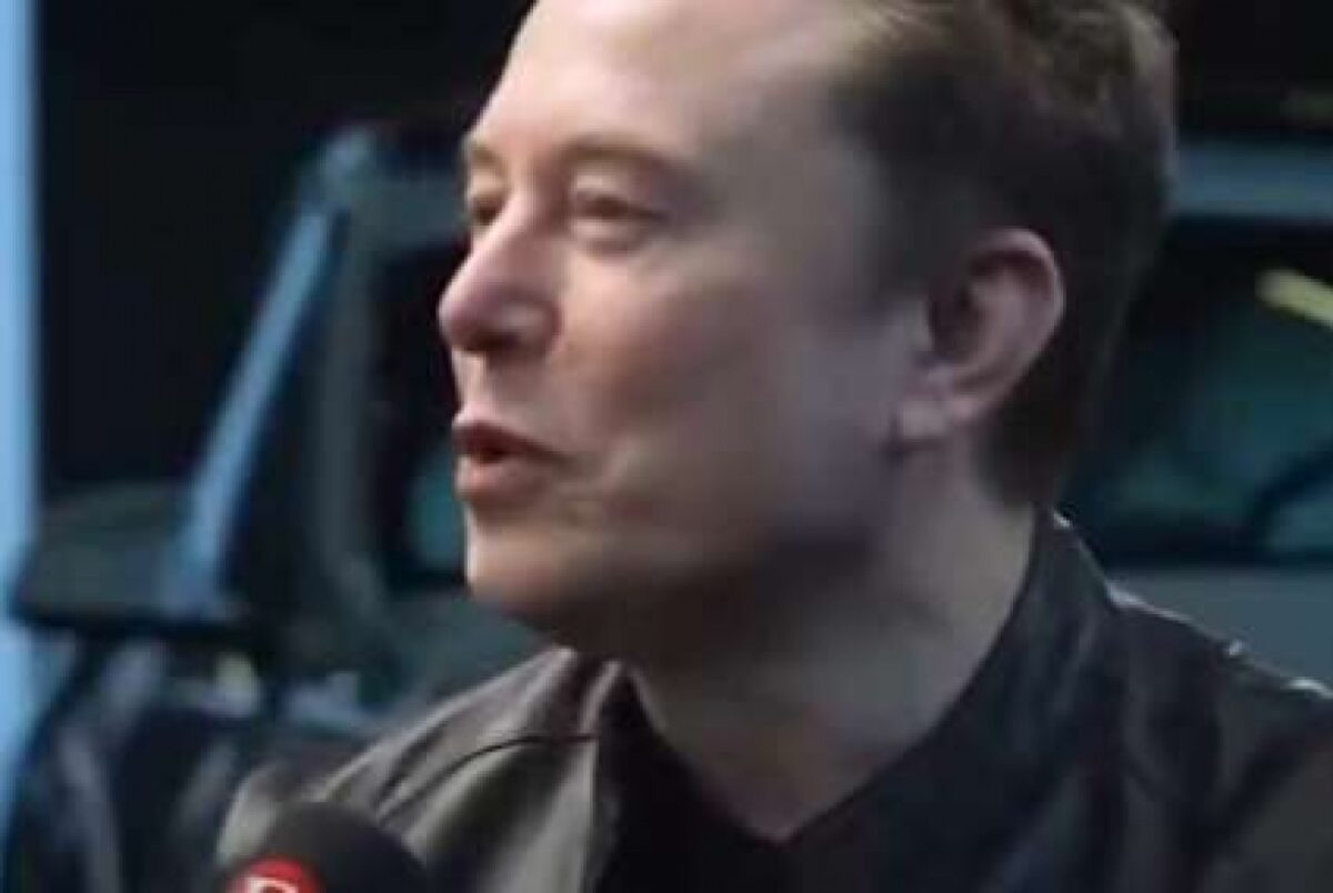 Elon Musk dá lição em jornalista de tradicional revista britânica e expõe o ódio da mídia (veja o vídeo)