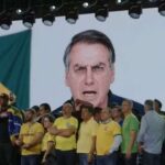 Flávio Bolsonaro dá aula em resposta ao TSE sobre vídeo de IA com Jair Bolsonaro