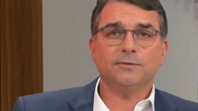 Flávio não presta depoimento à PF e Moraes age imediatamente