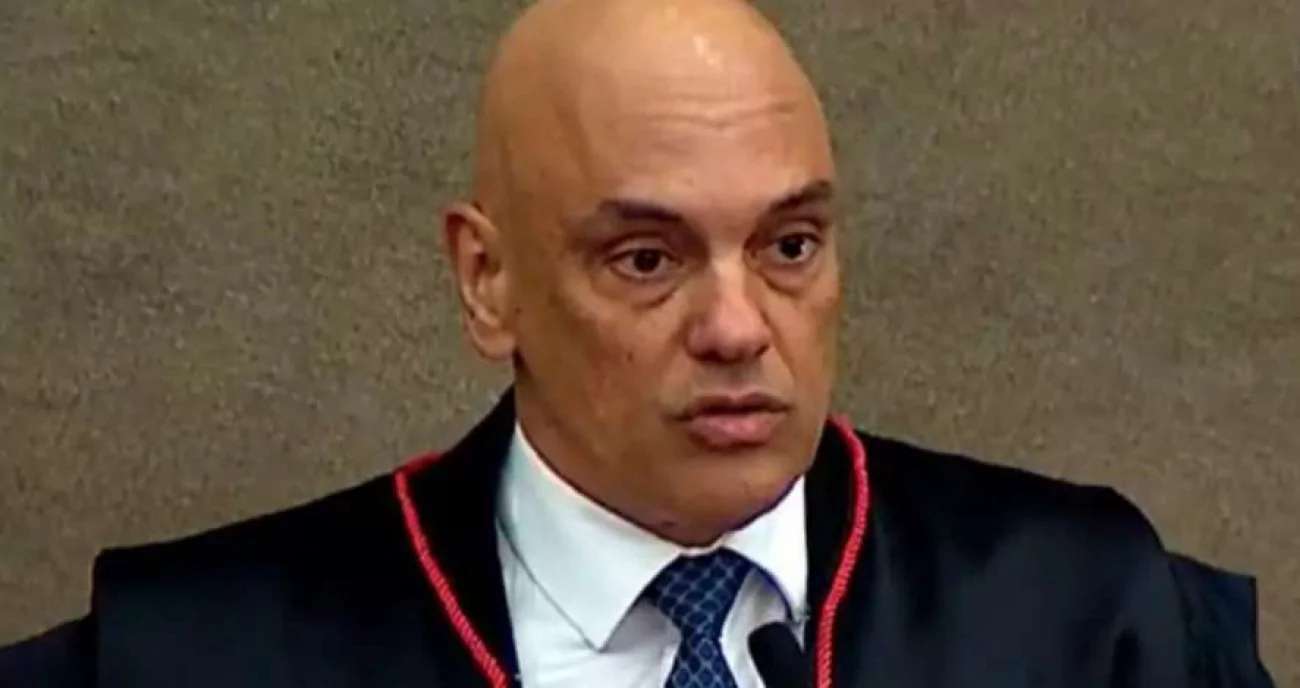Moraes tenta encurralar Flávio e Jair, mas se esquece de um detalhe fundamental