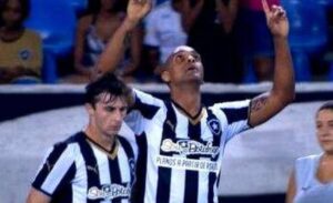 Ventania derruba muro no RJ e mata jogador que atuou em grandes equipes do futebol brasileiro e europeu