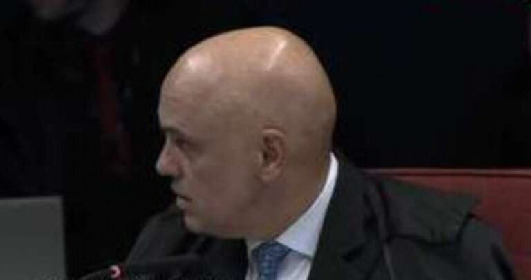 Moraes dá 5 dias à PF sobre investigação contra Bolsonaro envolvendo canibalismo